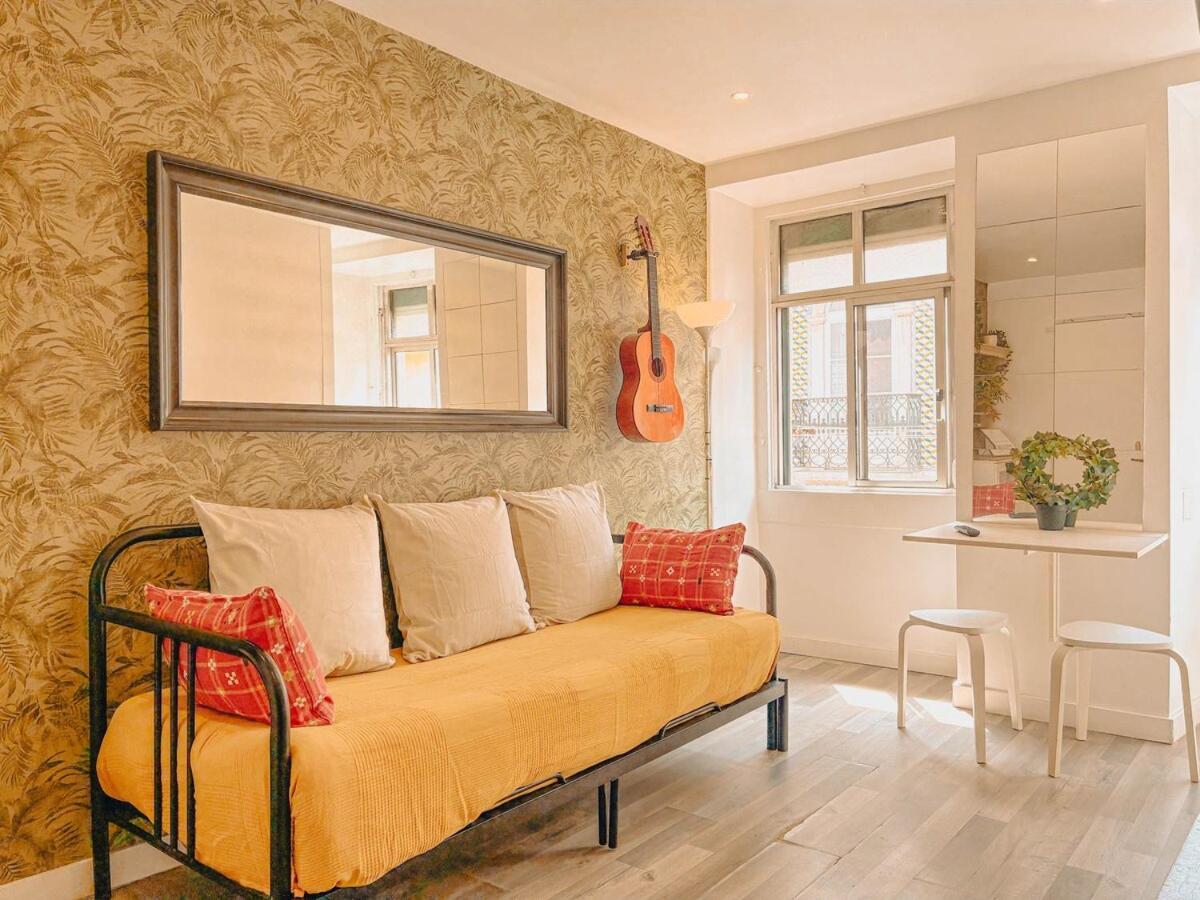 Charming Local Flat Near Sao Bento Palace Lissabon